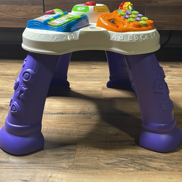 VTech Sit-to-Stand Learn and Discover Table Activity Toy for Infants and Toddler - Picture 5 of 7